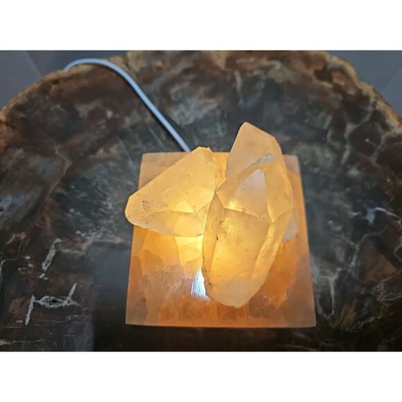 1.24lb Satin spar recharging plate W/ 3pcs Huge Quartz Crystals & Led Light - Picture 9 of 14